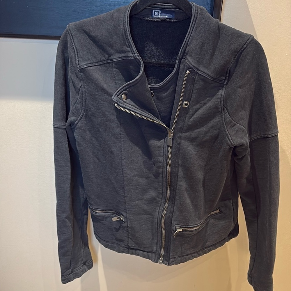 Gap motor sweater
